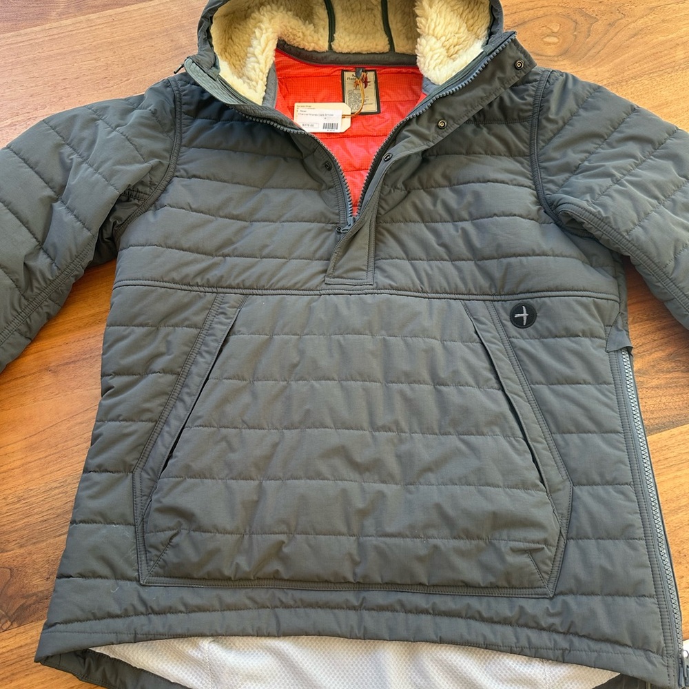 Relwen Channel Anorak in Dark Smoke - Picture 6 of 9